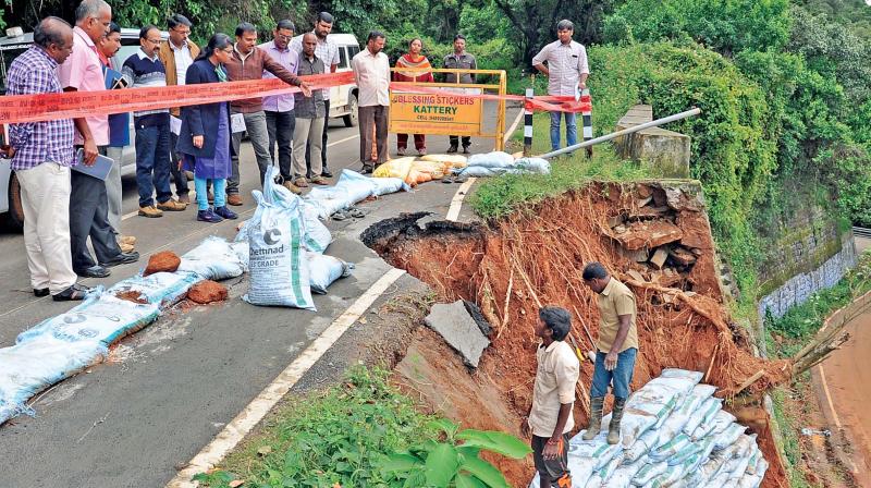 நீலகிரியில் 283 அபாயகரமான நிலச்சரிவு பகுதிகள் கண்டறியப்பட்டுள்ளது... மாவட்ட  ஆட்சியர் தகவல்!! - Tamil News | Tamil Online News | Tamil Trending News |  Tamilexpressnews.com